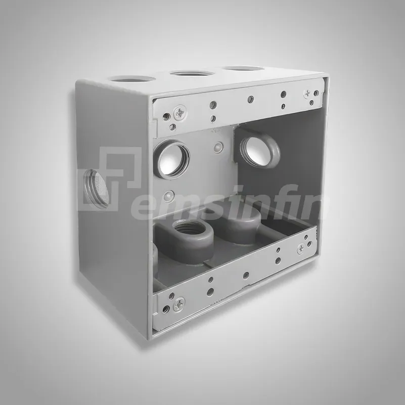Caja Cuadrada de Aluminio 5 salidas