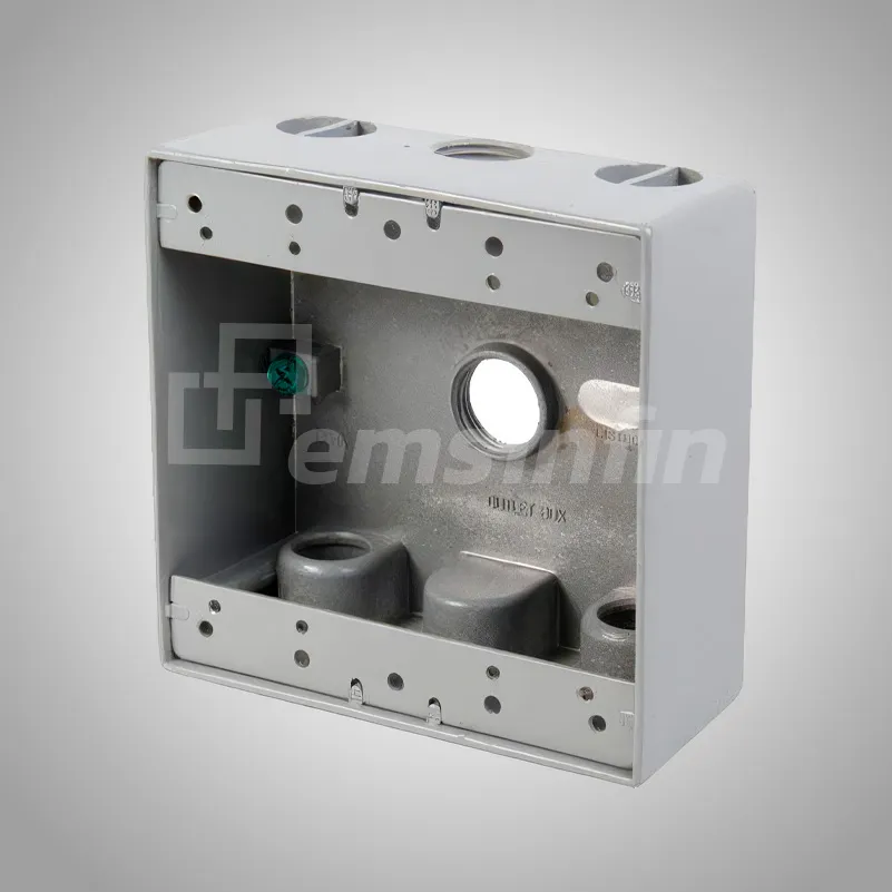 Caja cuandrada aluminio 5 salidas